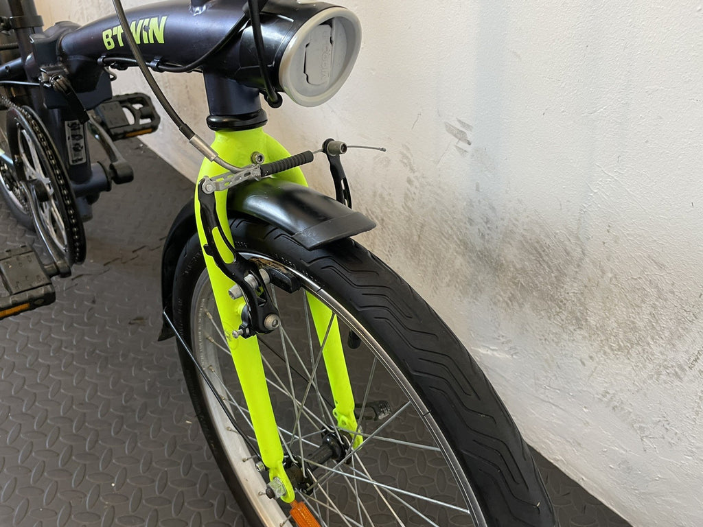 B Twin Tilt 120 Folding Bike 20 Inch Wheels. 6 Speed Matt Navy And Neon.