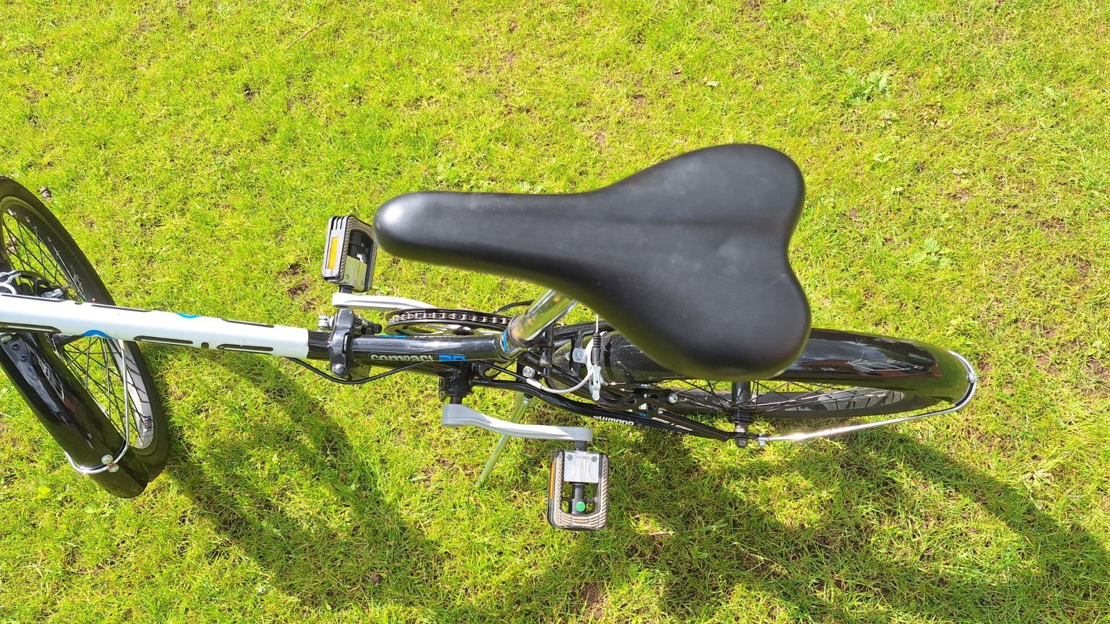 Basis Compact Folding Commuter Bicycle 20" Wheel 6 Speed.