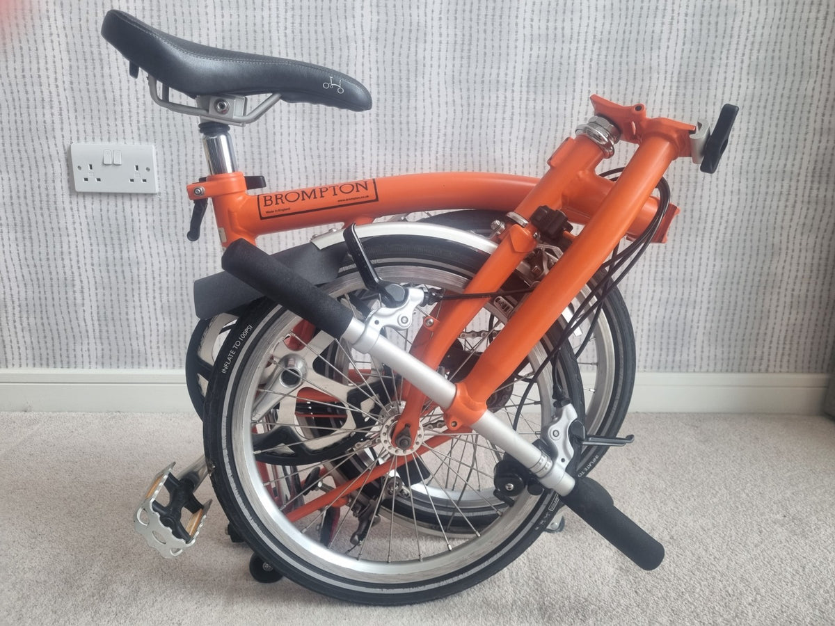 Brompton folding bike in excellent condition, 2-speed 2012 mudguards