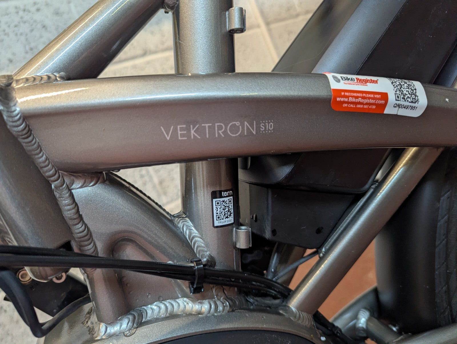 Tern Vektron S10 folding bike. Bosch Performance Line & Shimano Deore 10 gears