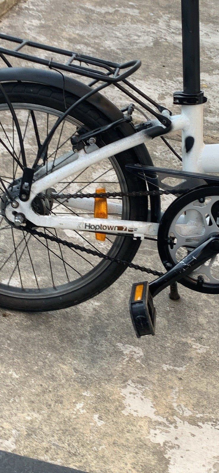 B'Twin Hoptown 7 20in Folding Bike 7-Speed White Rack Mudguards Kickstand