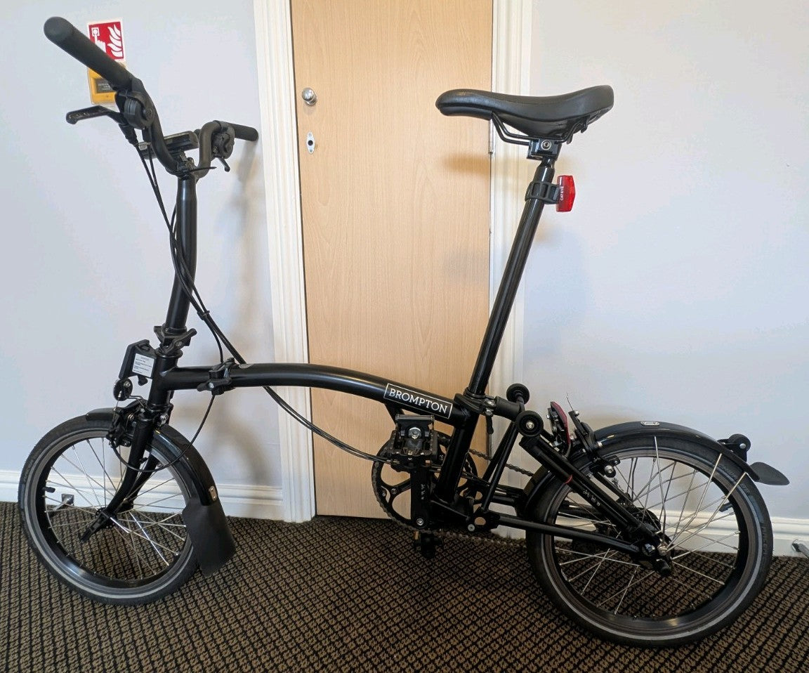 Brompton C-line Explore 2025 6-speed Mid handlebar Matt black Folding bicycle LN