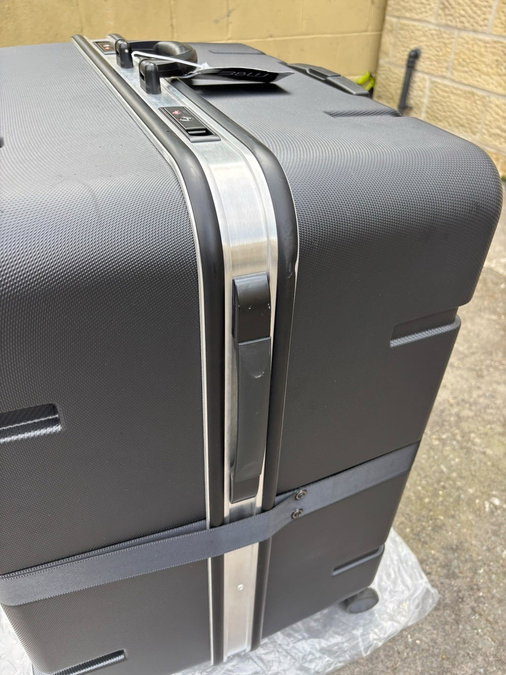 AMAZING BROMPTON B&W GARAGE/BIKE CASE WITH EXTRA SPACE FOR LUGGAGE