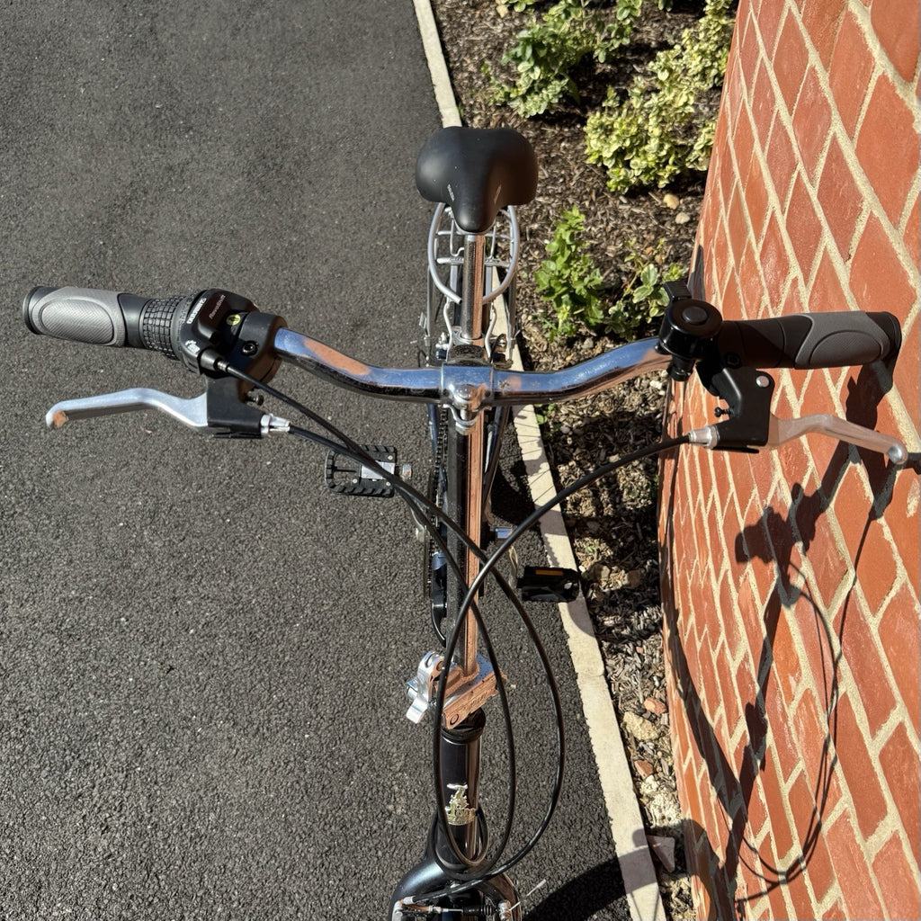 Raleigh Swift Aluminium Folding Bike Adults Compact 20” Wheels with Rack, Gears