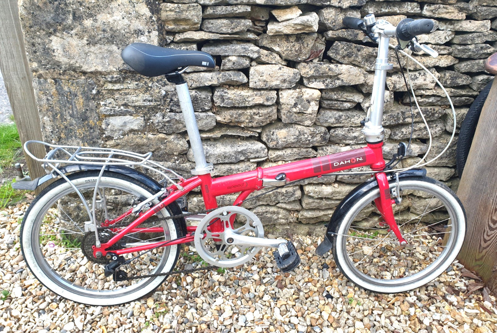 Dahon Speed D7 with pump in the Seatpost. 7 speed rapid rise gears.