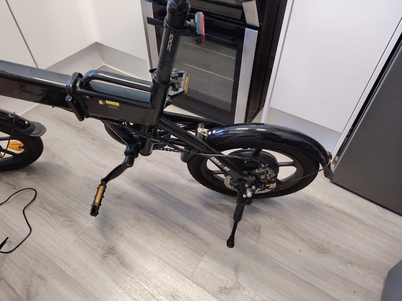 Finbike U3 Pedal Assist Commuter Bike 350W Motor 15.5mph