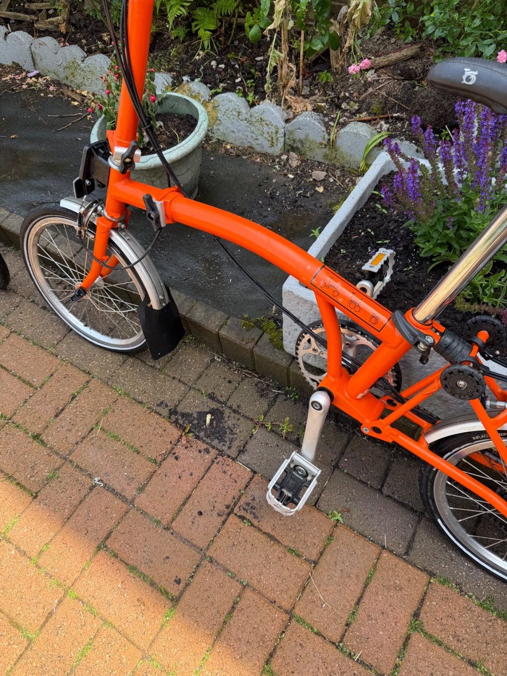 brompton folding bike 6 speed Orange .Item in good working order.