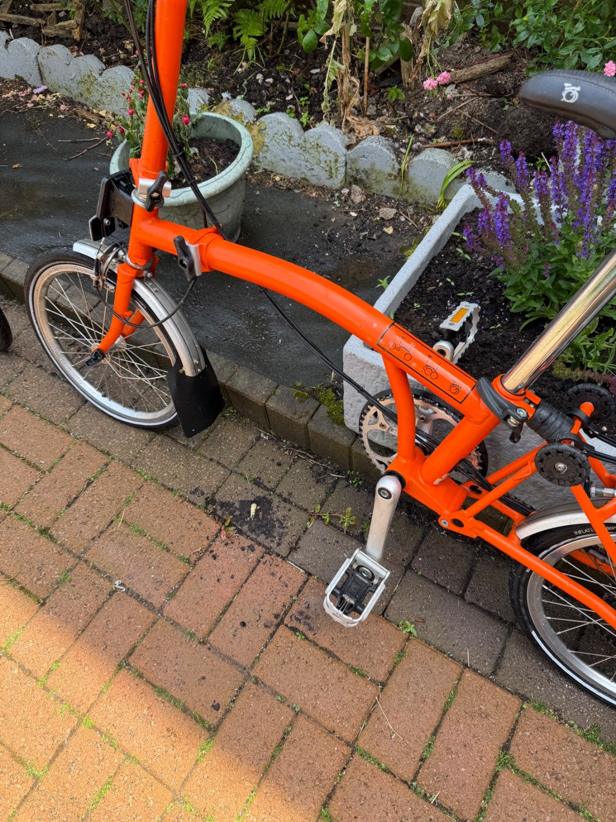 brompton folding bike 6 speed Orange .Item in good working order.