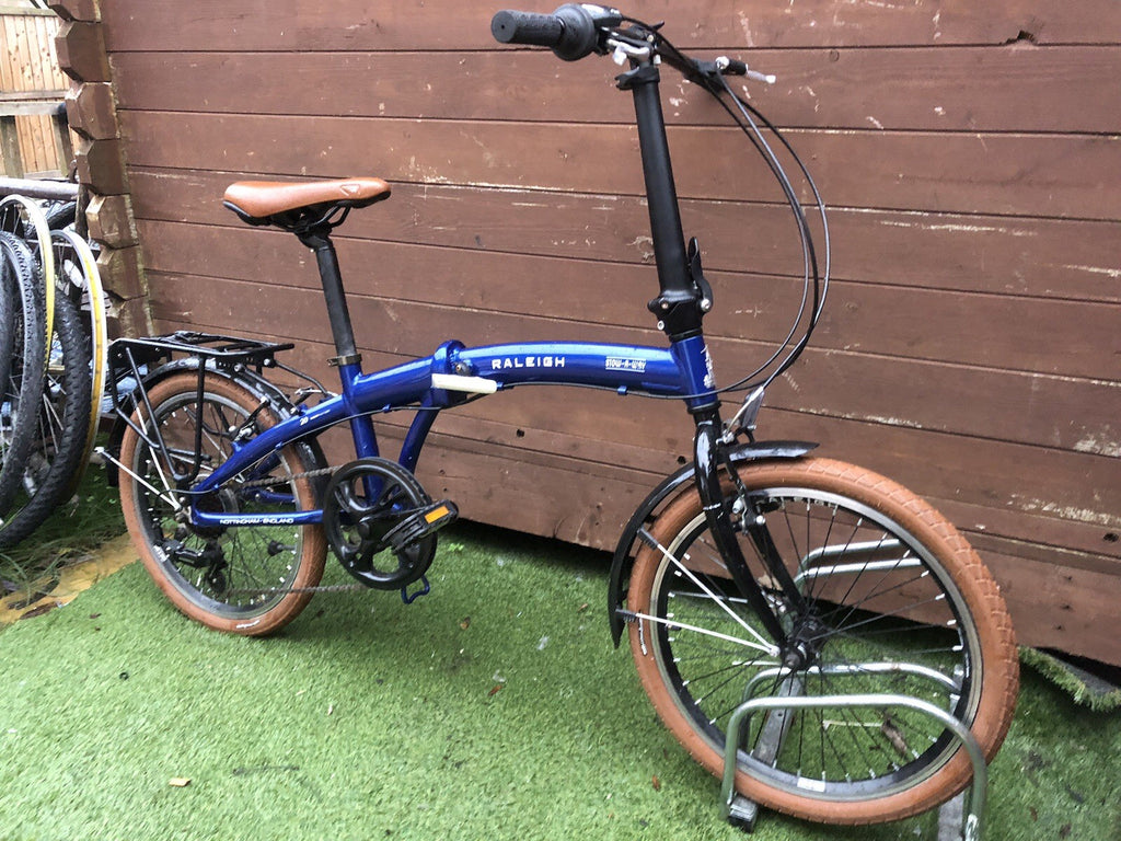 Raleigh Stowaway Folding Commuting Bike. 20” wheels. 7 gears. Good condition!