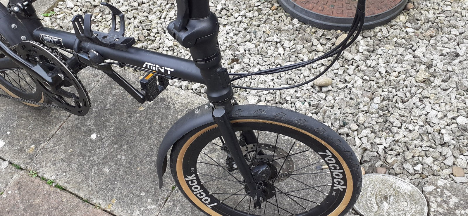 MINT bike 9 Speed Folding Bike with 16 Inch 349mm Wheels with disc brakes.