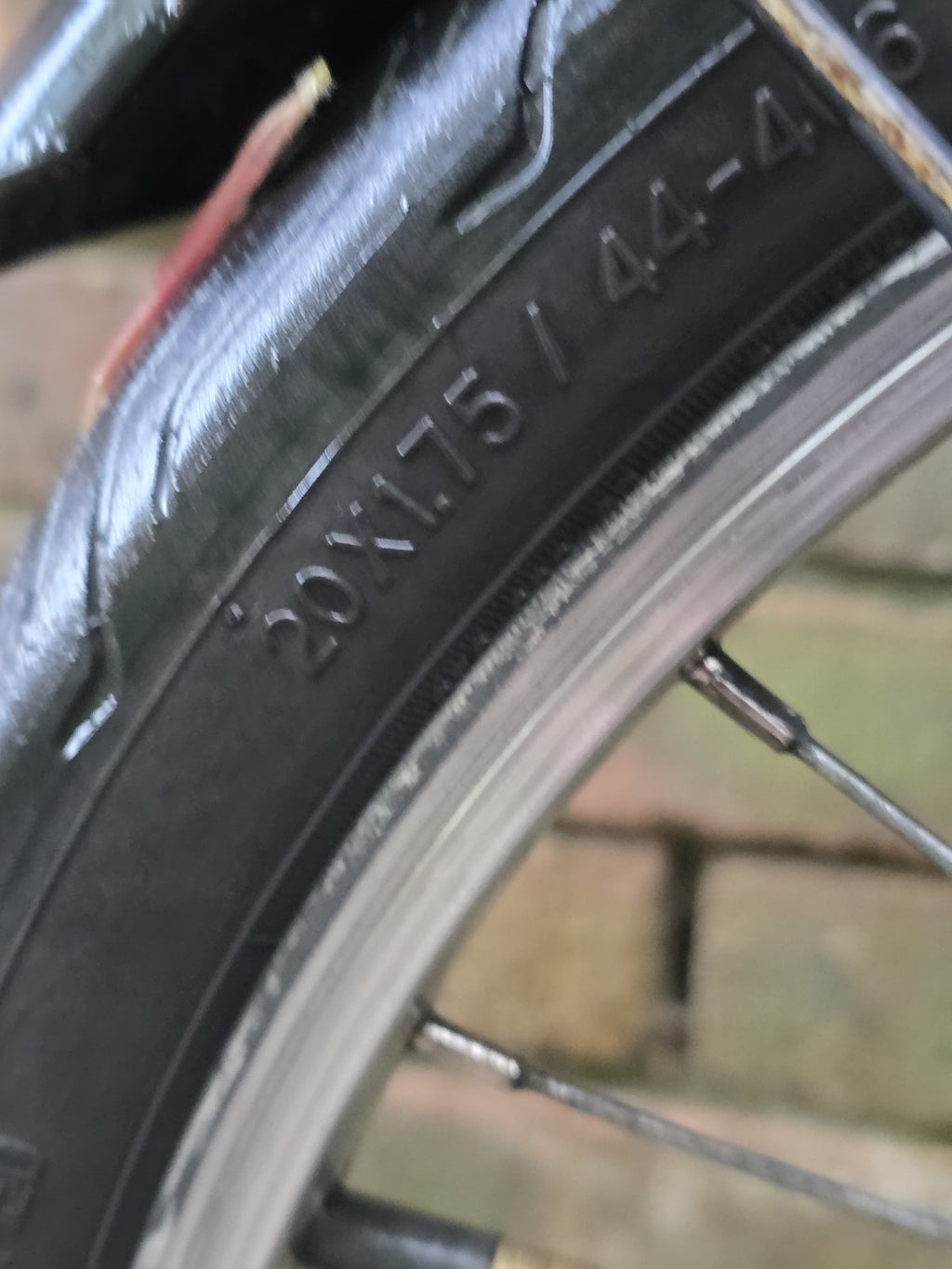 BTWIN FOLD UP BIKE (20" WHEELS)
