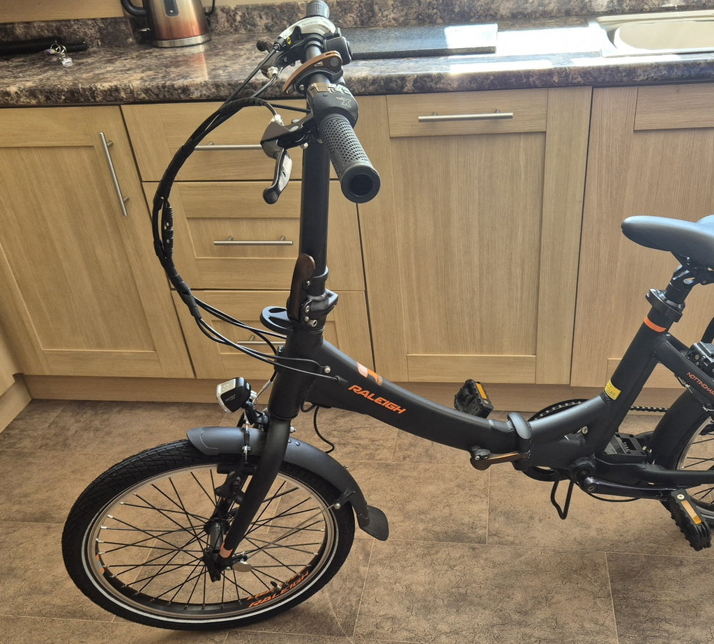 Raleigh Folding stow Bike With Carry Bag .
