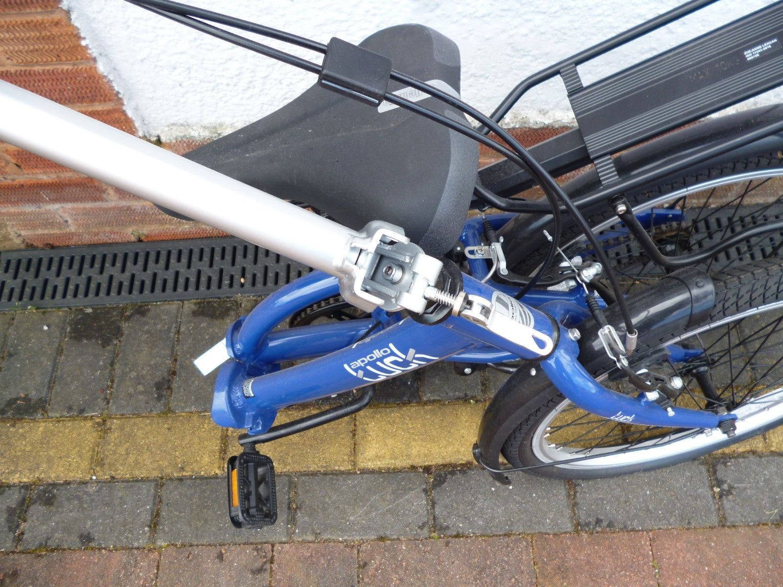 Apollo Tuck Folding Bike - 20" Wheel