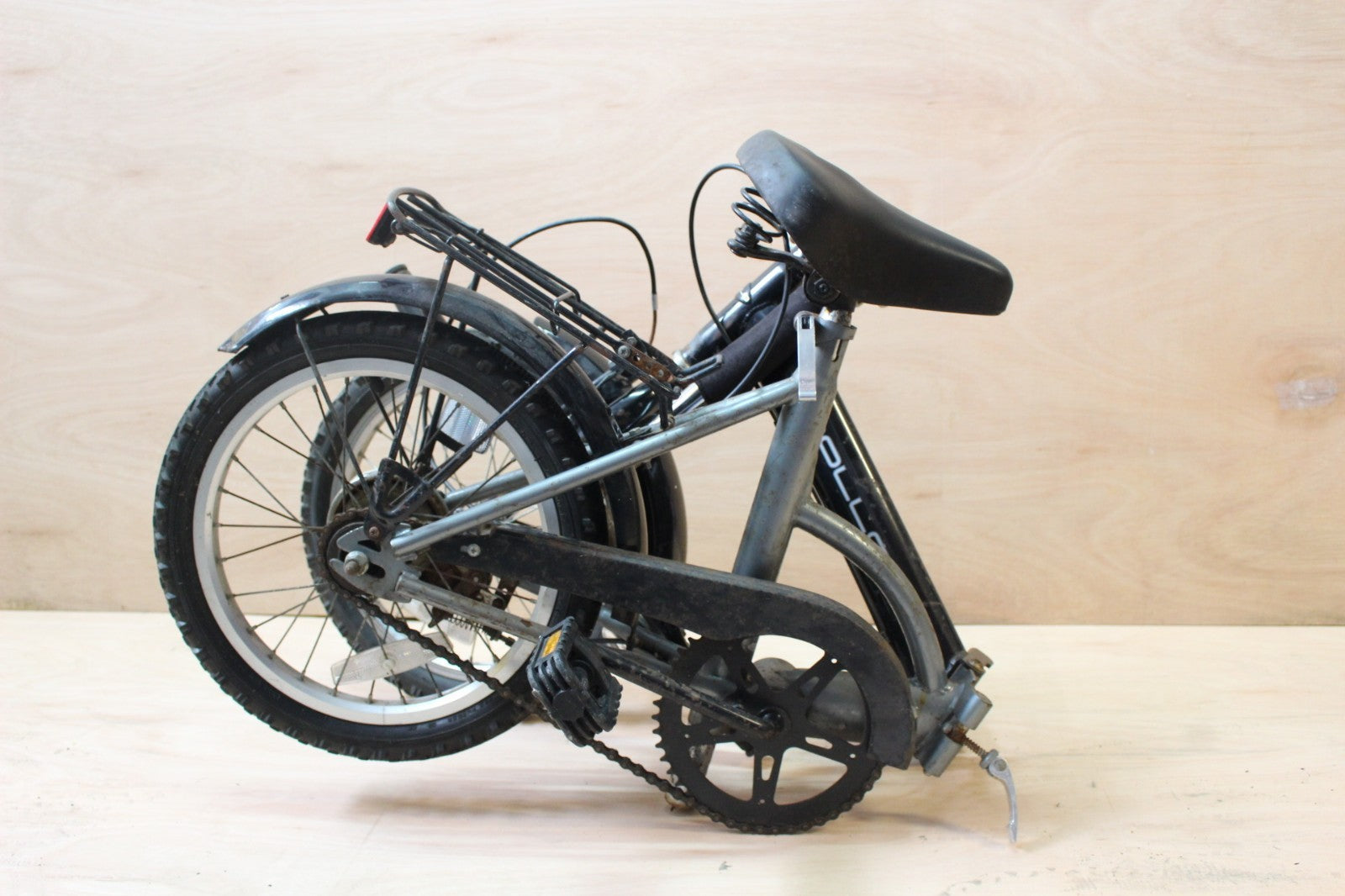Black compact stowaway folding bike. Good working condition. Shopping. S size