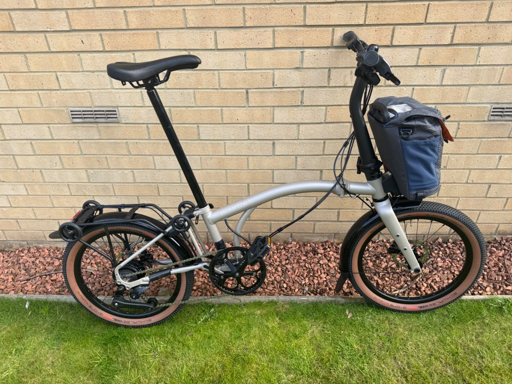 BROMPTON ELECTRIC G LINE 4 SPEED 2026 FOLDING BIKE IN TRAILDUST WHITE