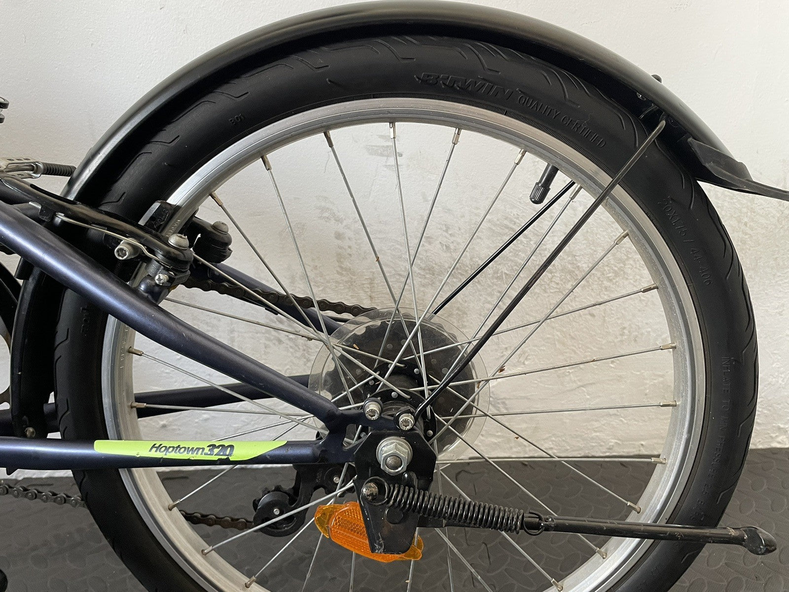 B Twin Tilt 120 Folding Bike 20 Inch Wheels. 6 Speed Matt Navy And Neon.