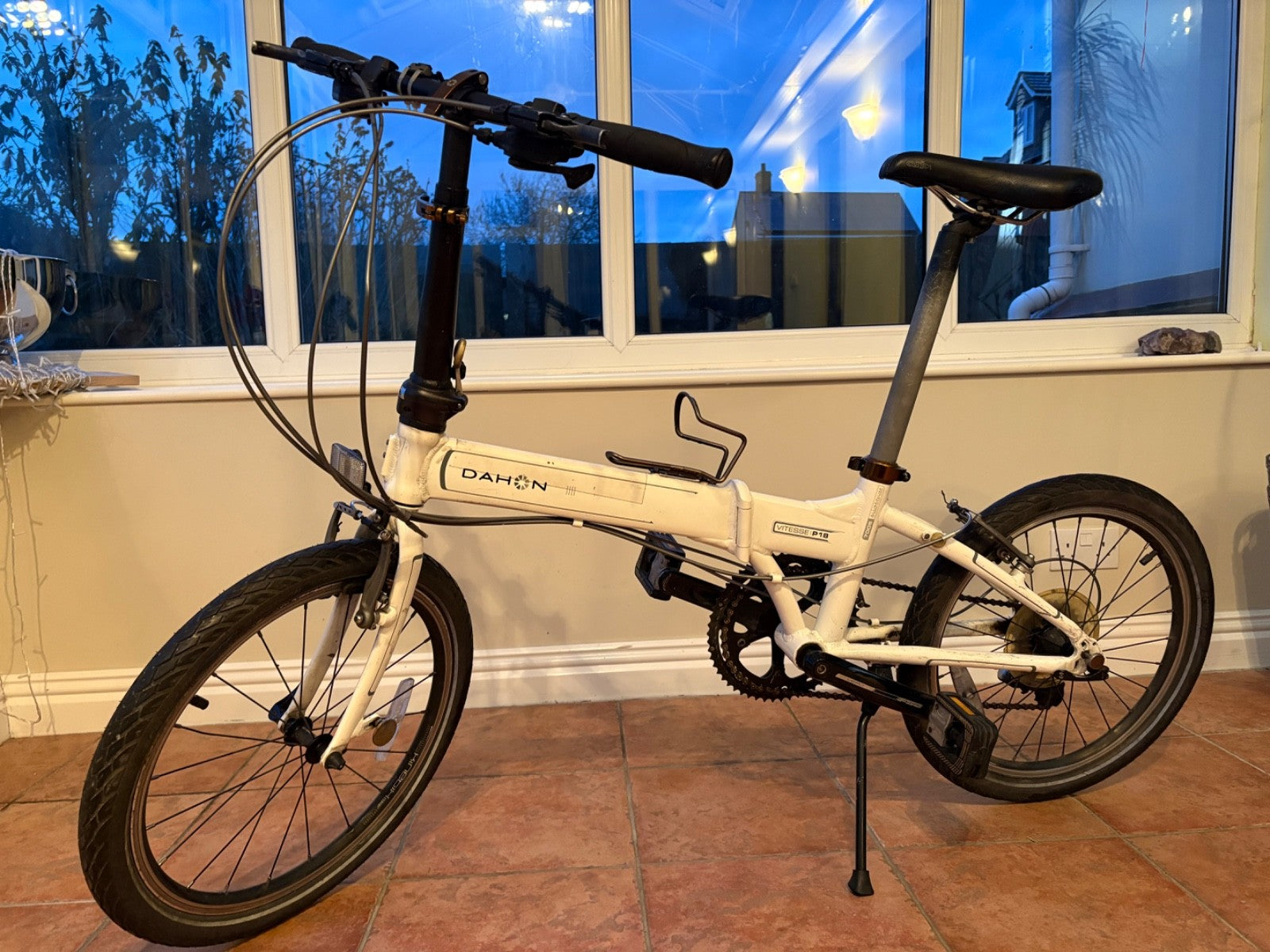 dahon vitesse p18 folding bike. Great bike for commuting. In good condition.