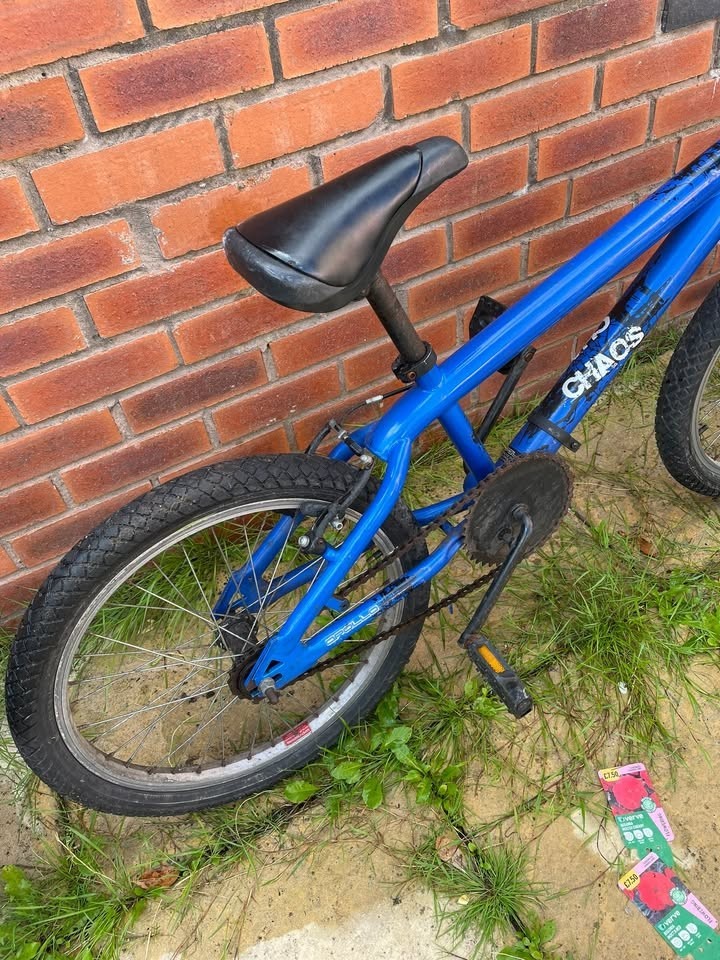 2 x Bikes for Cheap Sale (Universal Stowaway 20' Folding) (Apollo Chaos BMX 20')