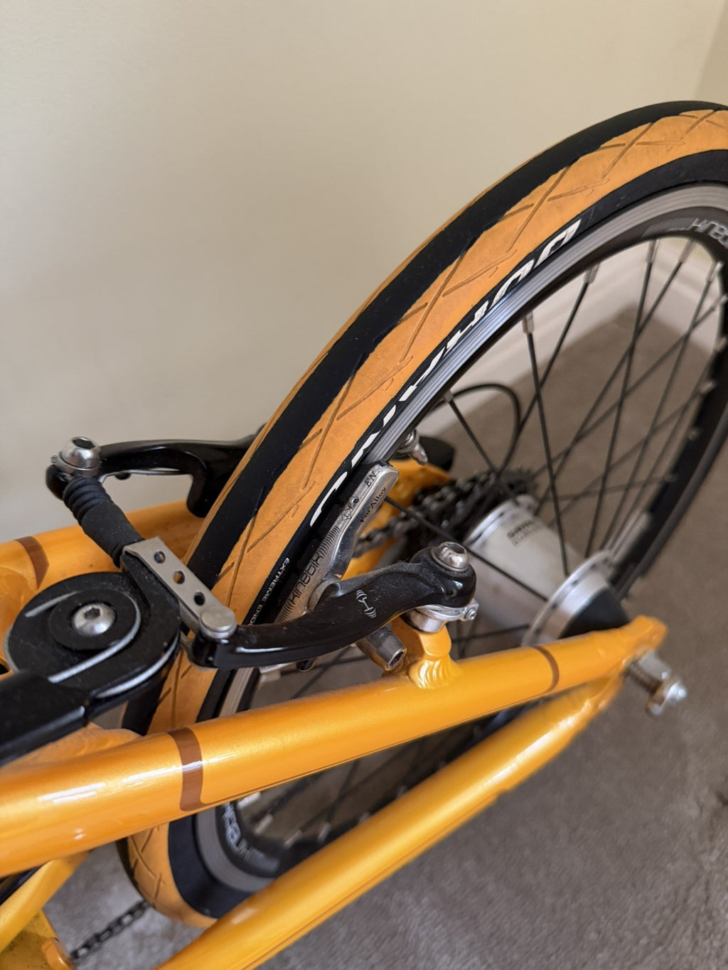 DAHON SPEED PRO TT FOLDING BIKE. HARDLY USED AS SHOWN.