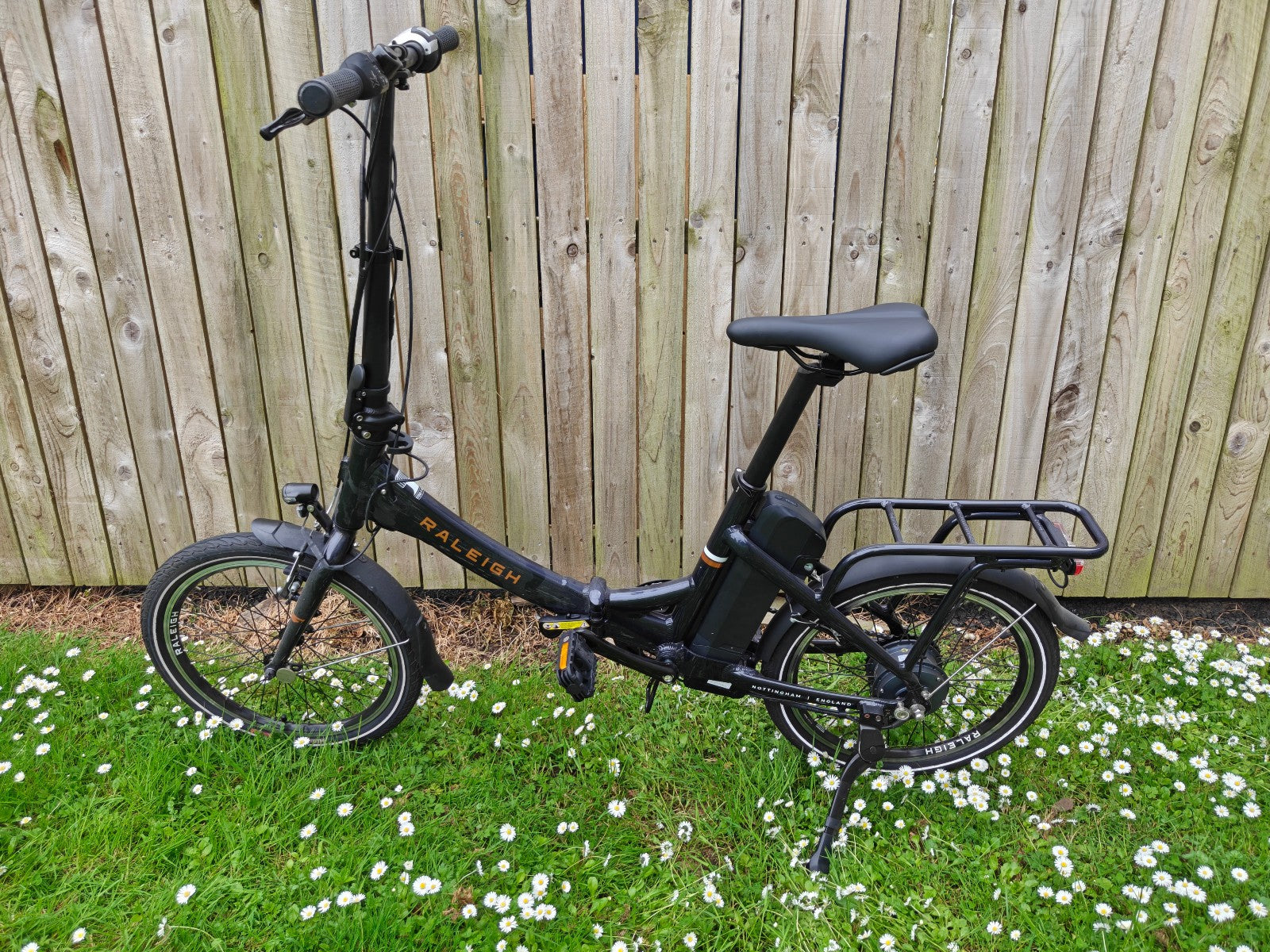 Raleigh Stow-E-Way Folding Bike - Dark Blue