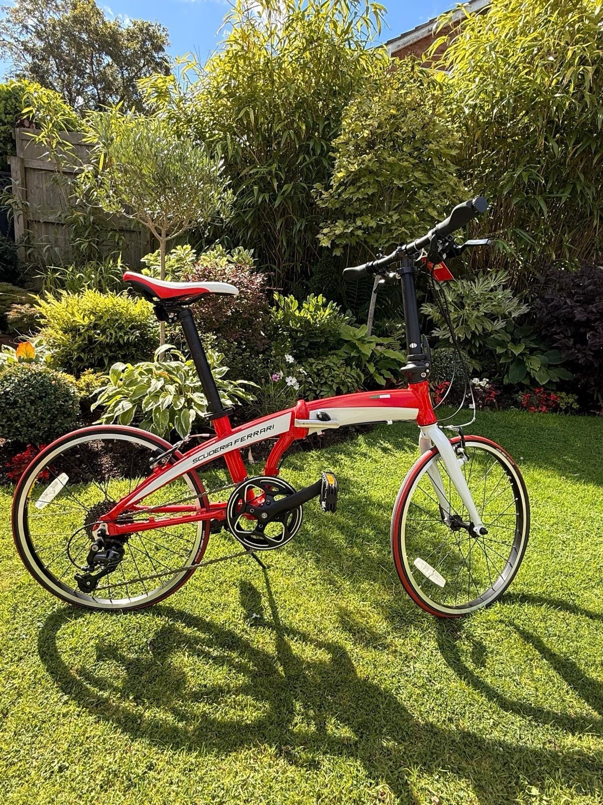 Ferrari Scuderia Ferrari Folding Bike 26in 7-Speed Flat Bar Red/White