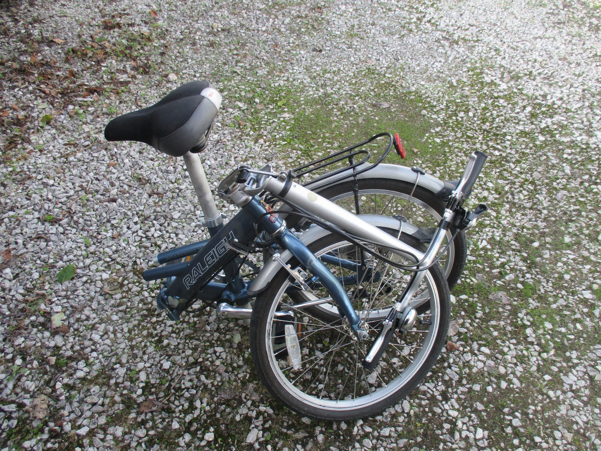 Raleigh Boardwalk Folding bicycle 20” wheels 6 speed, excellent condition