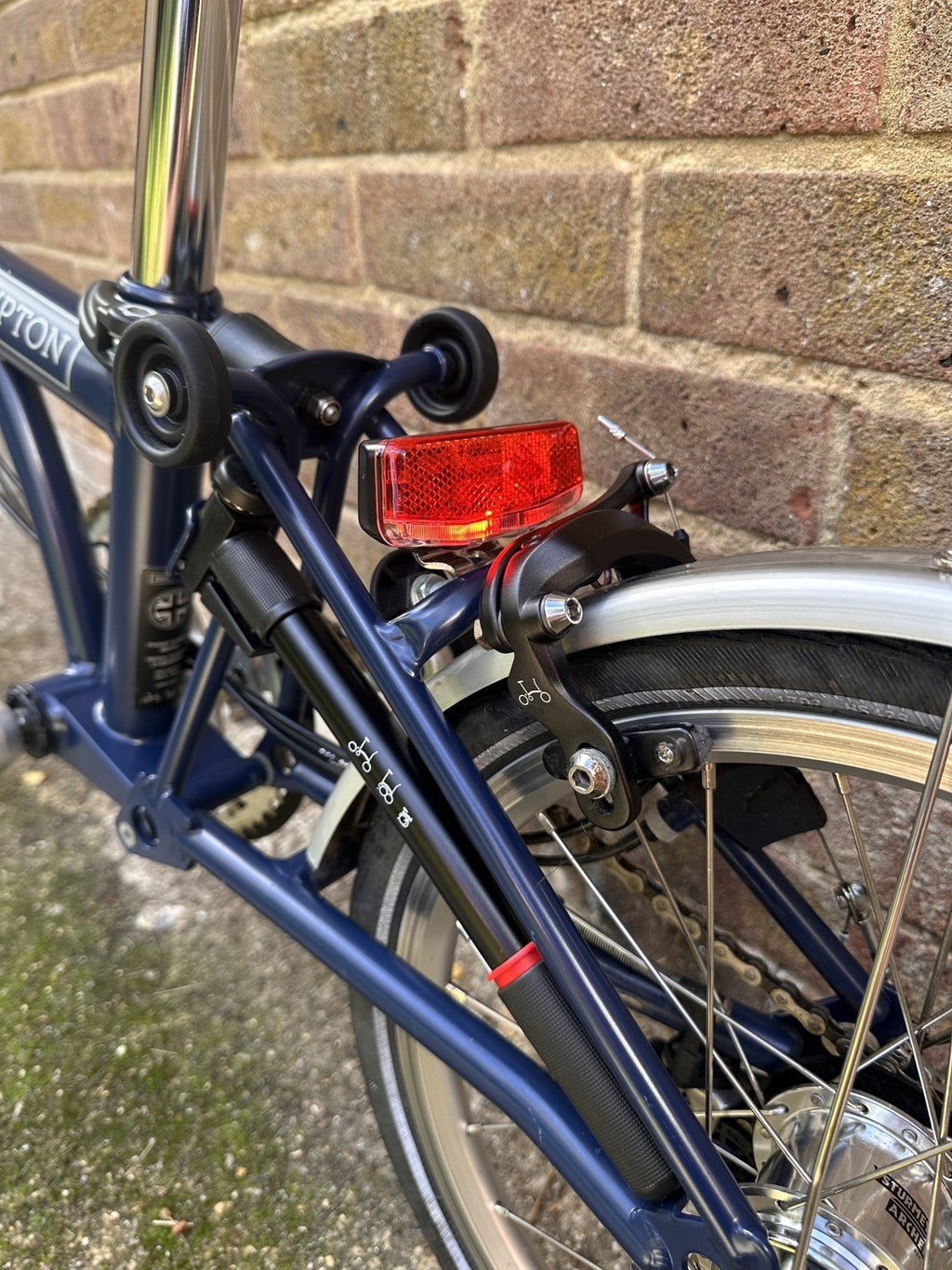 Brompton C Line Explore 2024 6-Speed, Tempest Blue, Excellent Condition, Lights