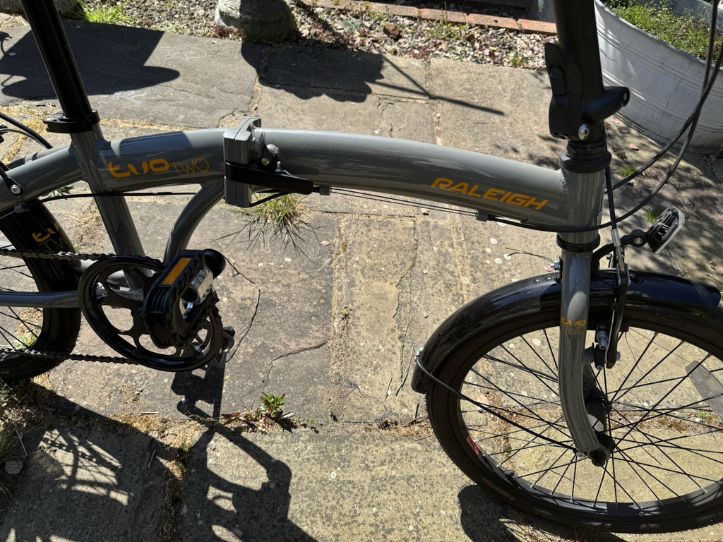 Raleigh Evo 2 Folding Bike 7-Speed Shimano Gears, Grey. Never Ridden.