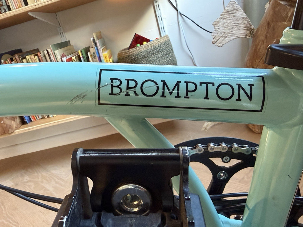 Brompton M6L Superlight — Turkish Green/Black Edition with battery lighting