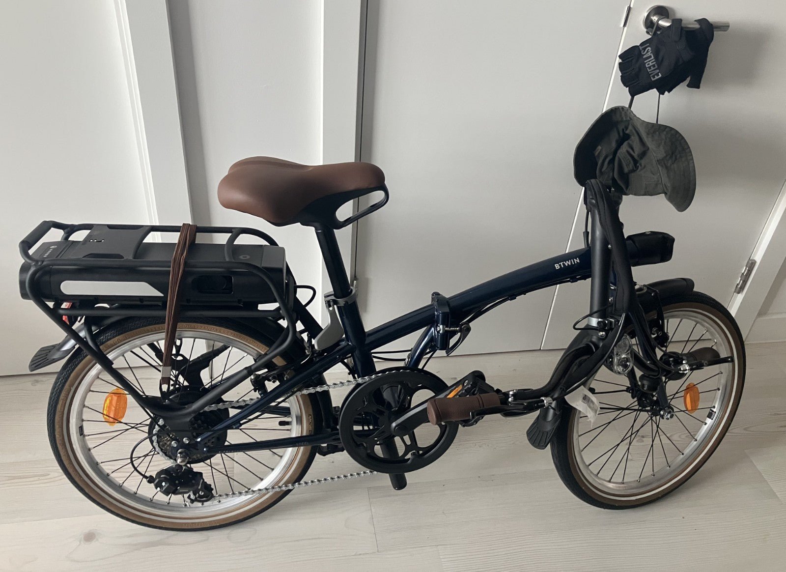 B-Twin E500 Folding Bike – Excellent Condition, with battery