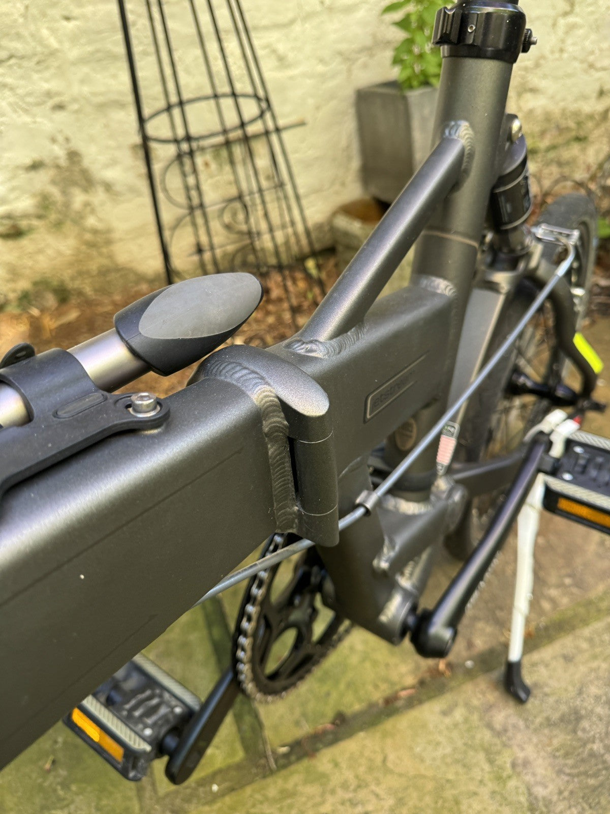 Dahon Jetstream P8 folding bike