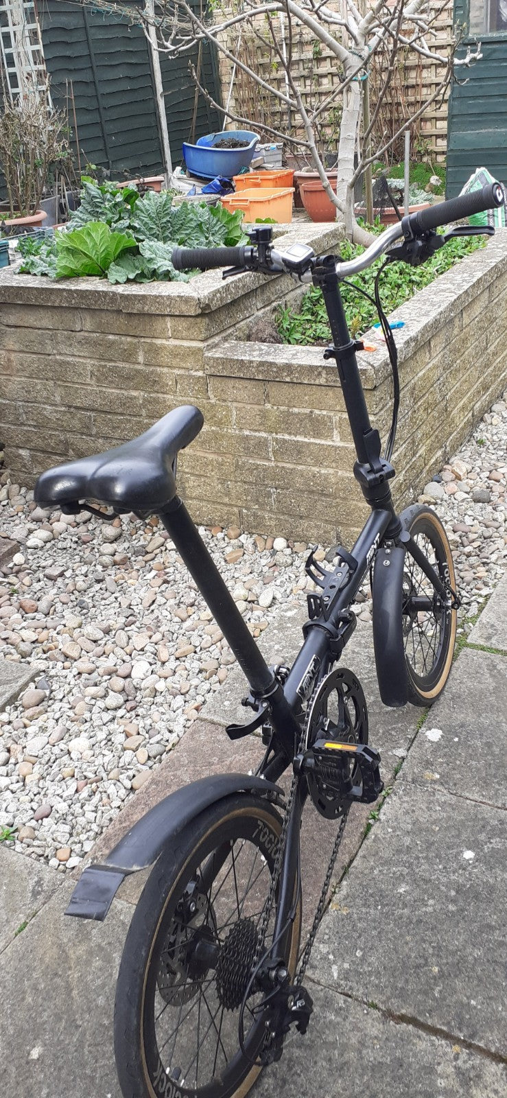 MINT bike 9 Speed Folding Bike with 16 Inch 349mm Wheels with disc brakes.