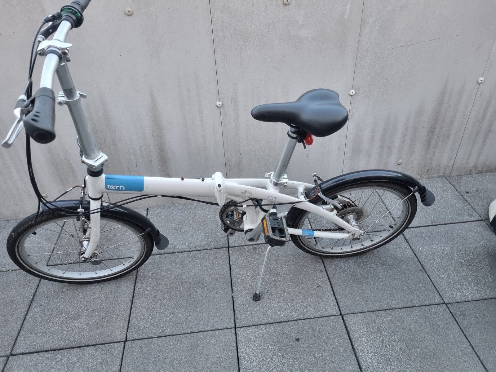 Tern 20in White/Blue Folding Bike Mudguards Kickstand Grip Shifter