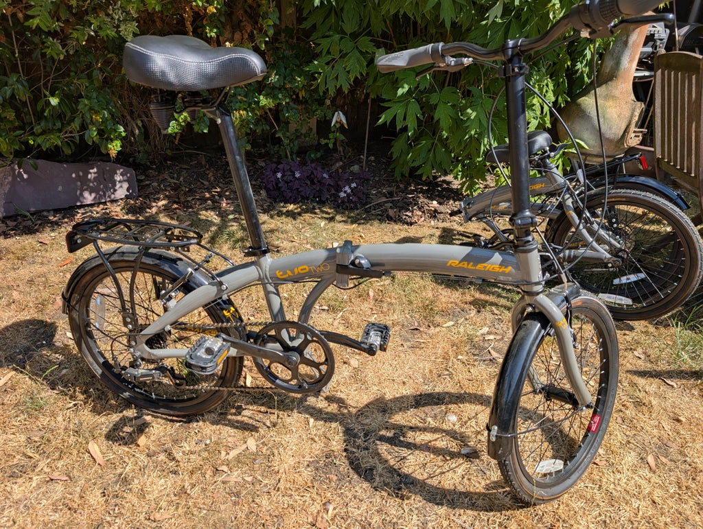 Raleigh Evo Two Folding Bike 20" Aluminium Frame, 7-Speed with Rear Rack & Stand