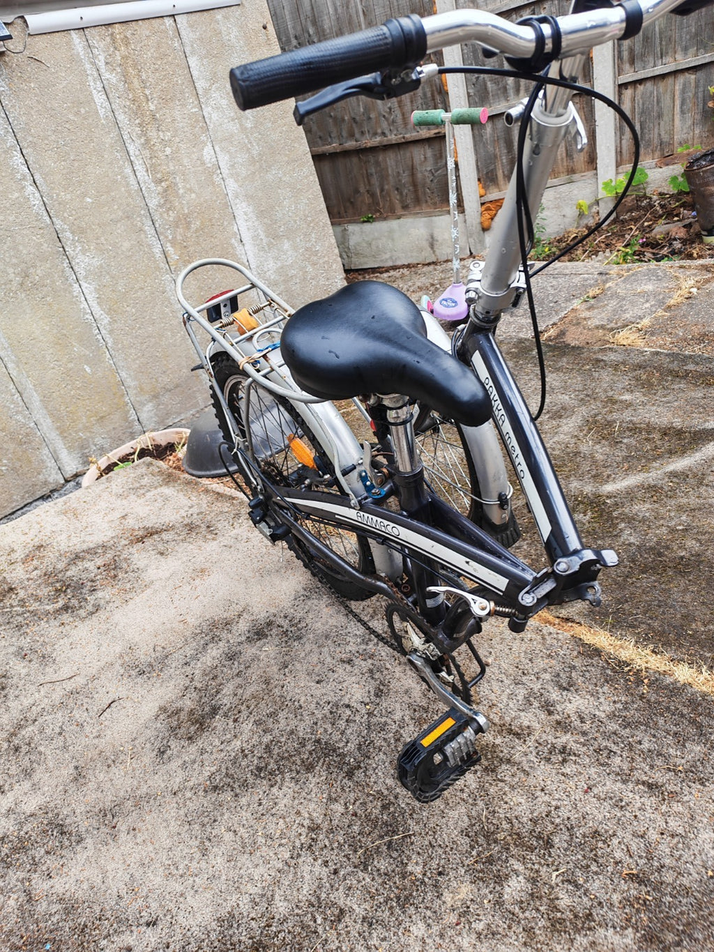 Ammaco Parka Metro 20in Folding Bike Black/Silver Rear Rack Mudguards