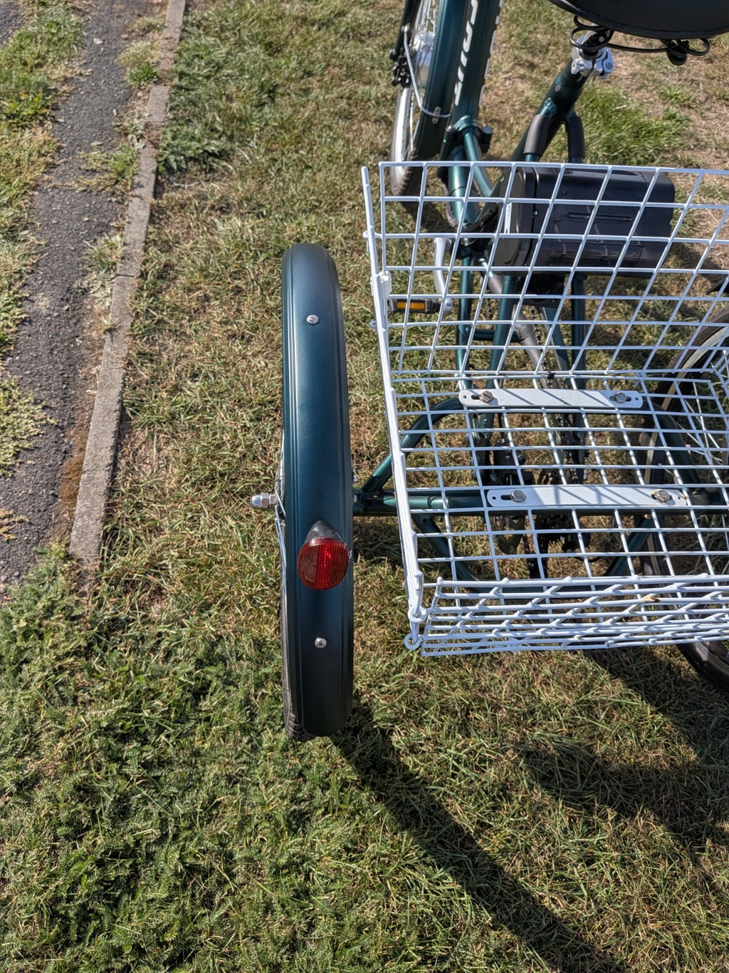 Scout Electric Folding Tricycle, Only 15 miles, Brand New Battery, Delivery .