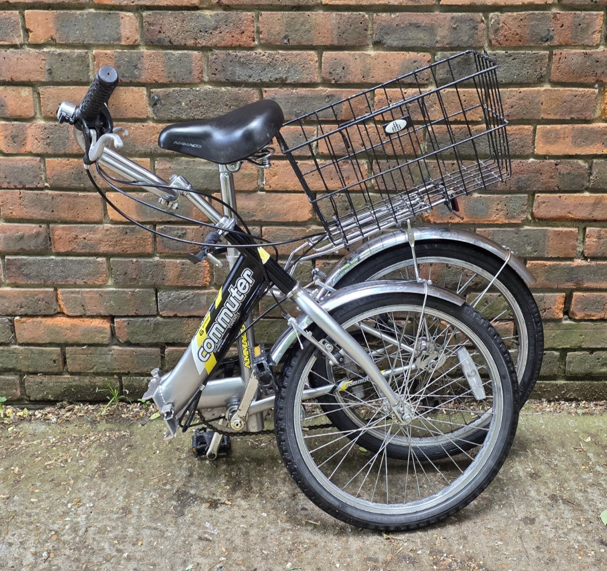 AMMACO COMMUTER TWENTY FOLD UP BIKE w/ REAR BASKET / 20" WHEELS / 33cm FRAME