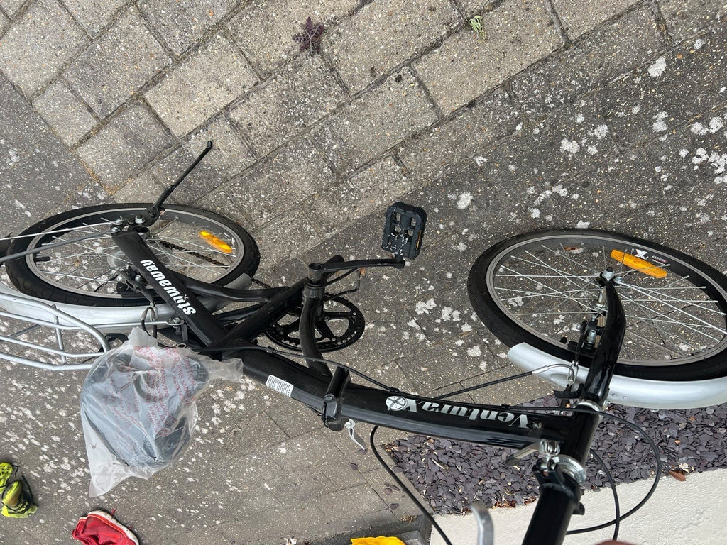Ventura Stowaway Folding bike New Still Wrapped Slight Mark See Pics