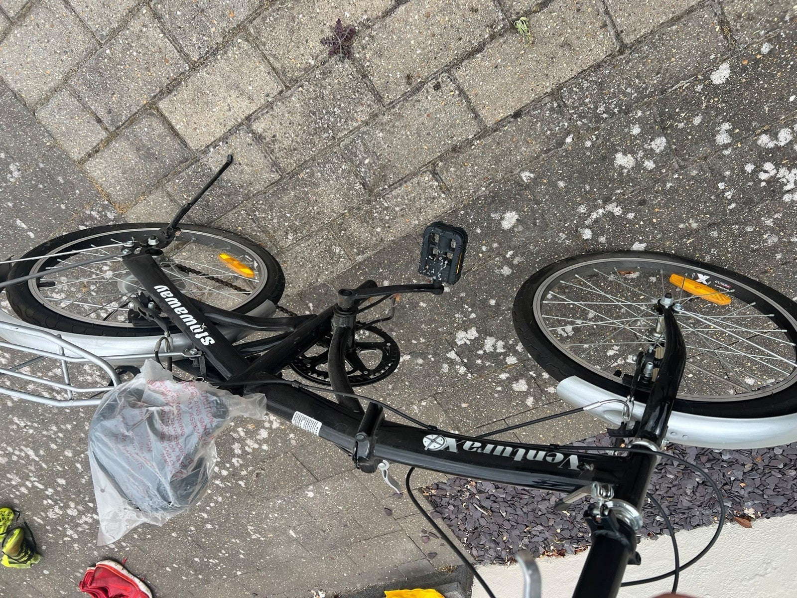 Ventura Stowaway Folding bike New Still Wrapped Slight Mark See Pics