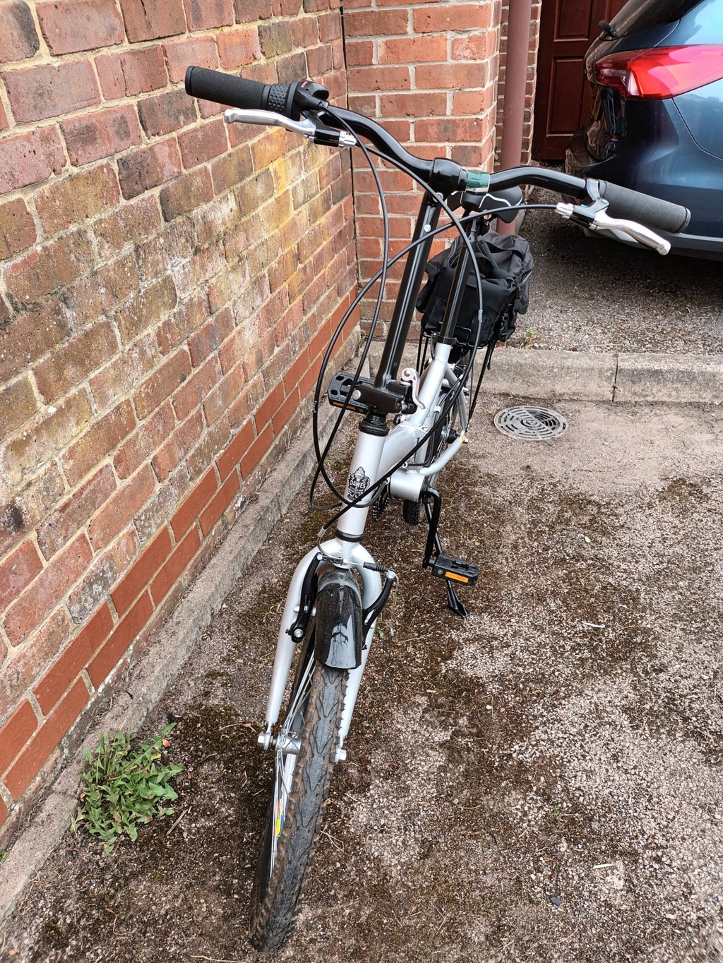 Dawes Diamond Folding Bike  with Pannier Bag. Excellent Condition