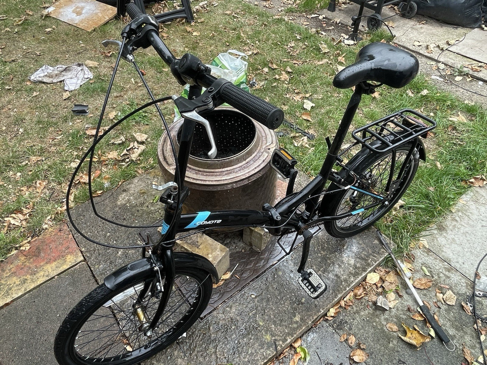 Coyote Folding Bike Black 20in Wheels Rear Rack Mudguards Reflectors Hub Gears