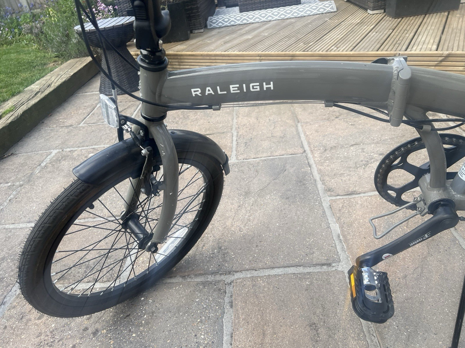 Raleigh Evo 2 Folding Bike 7-Speed Shimano Gears