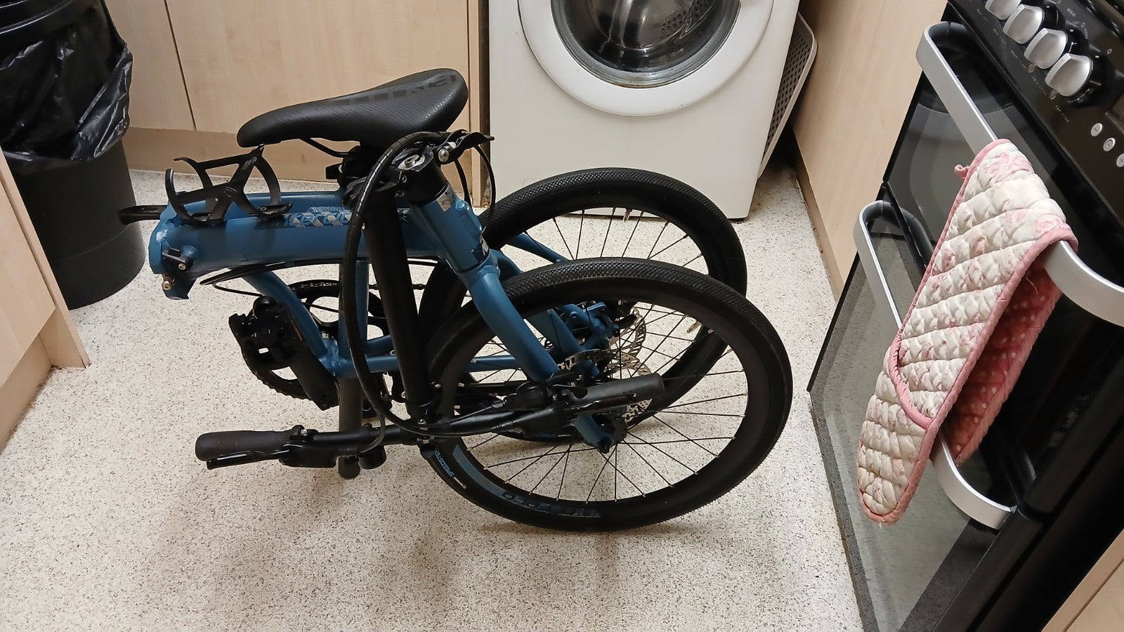 Carrera Intercity Disc 9 Folding Bicycle Blue