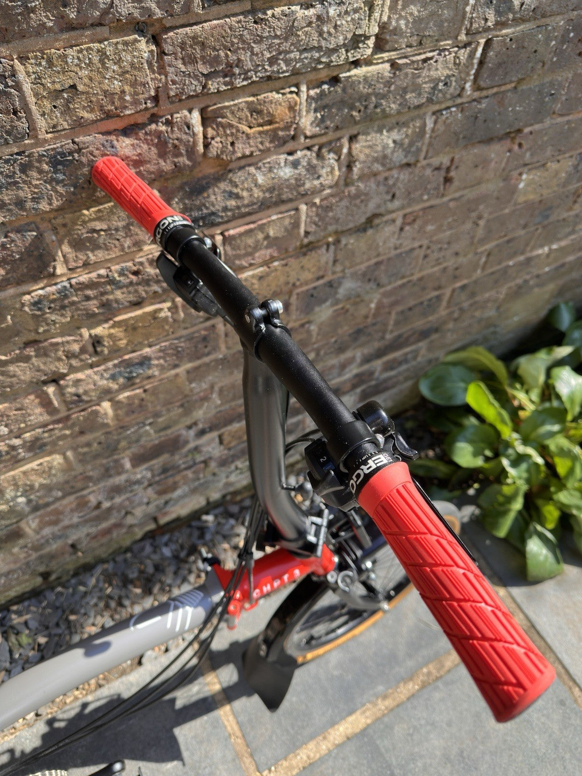 Brompton CHPT3 V3 Bike 6 Speed With Titanium Mudguards and Brompton CHPT3 bag
