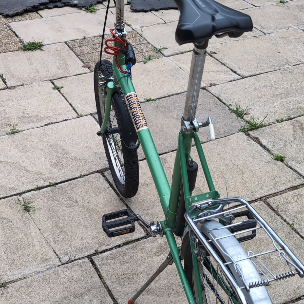 Halfords Metropolitan 20in Mini Velo Bike Green With Rear Rack & Mudguards.