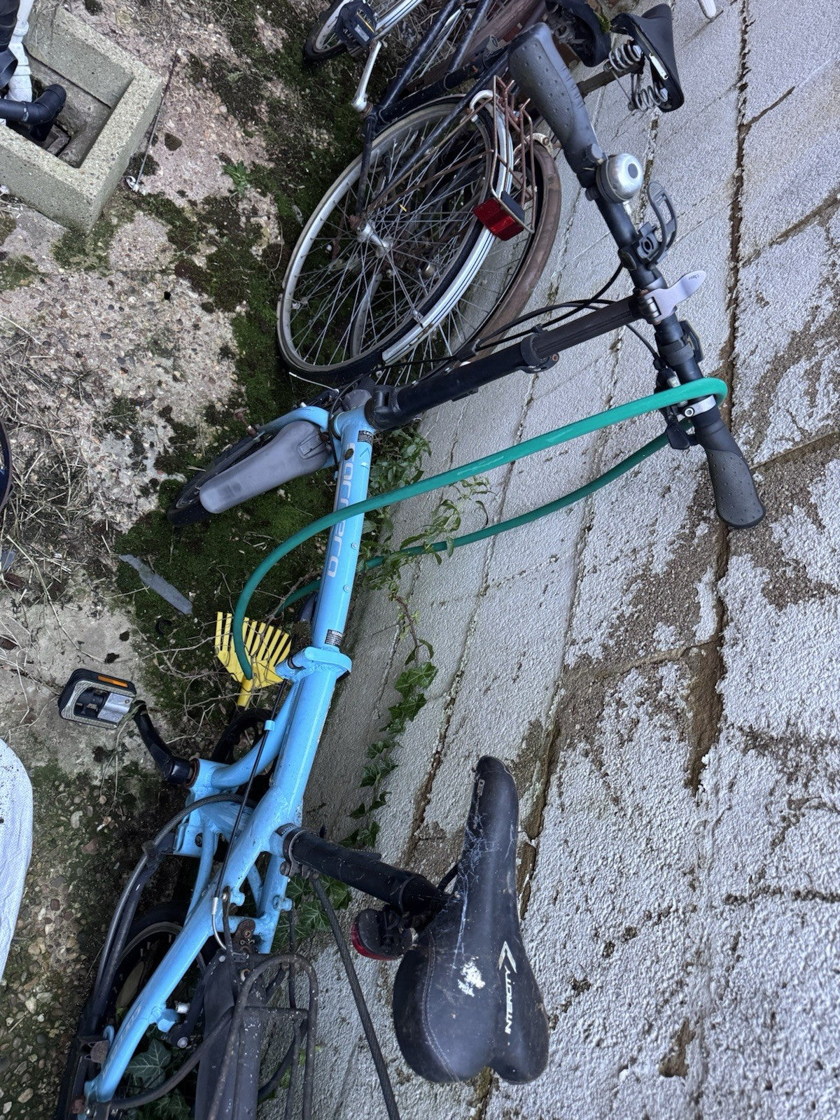 Carrera Intercity Disc 9-Speed 13kg Compact Folding Bike - Spares Or Repair