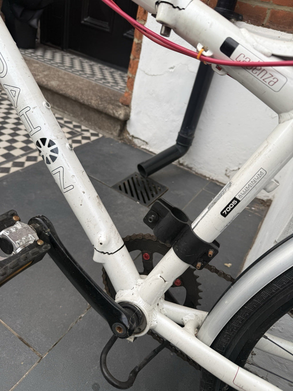 Dahon Cadenza P18 Folding Hybrid Bike Medium, 26-inch Wheels, Disc Brakes