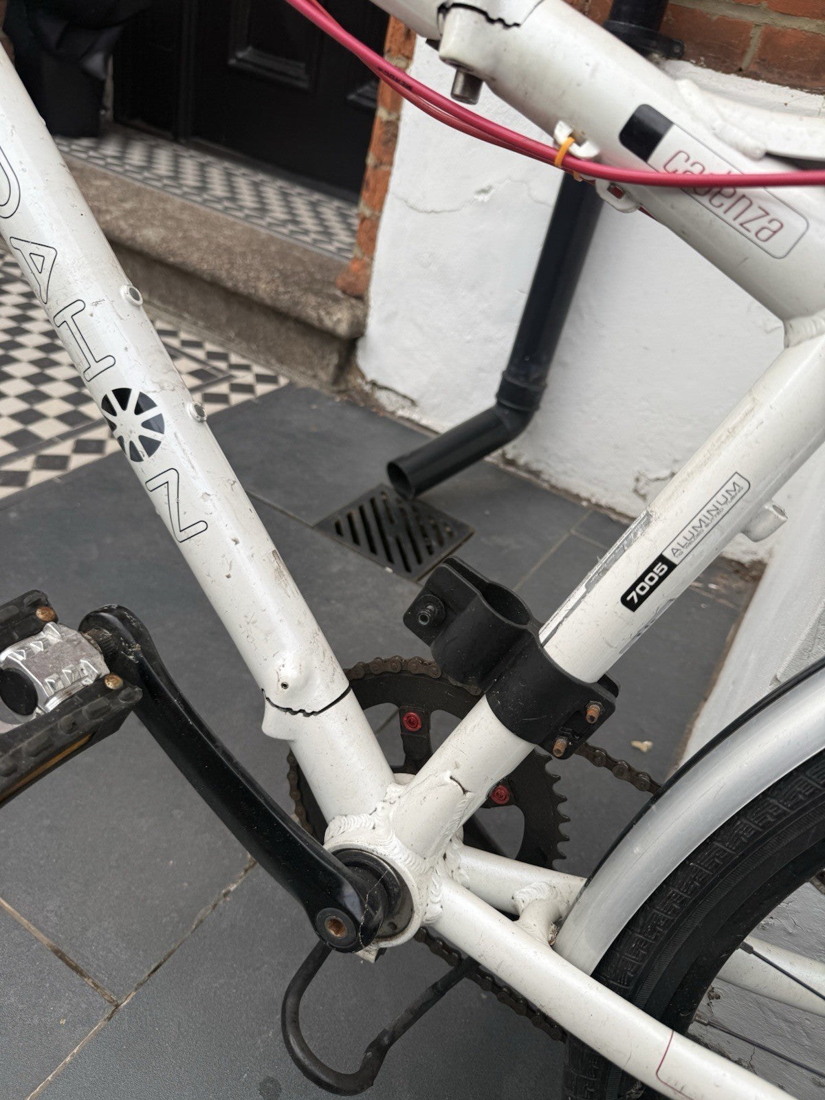 Dahon Cadenza P18 Folding Hybrid Bike Medium, 26-inch Wheels, Disc Brakes