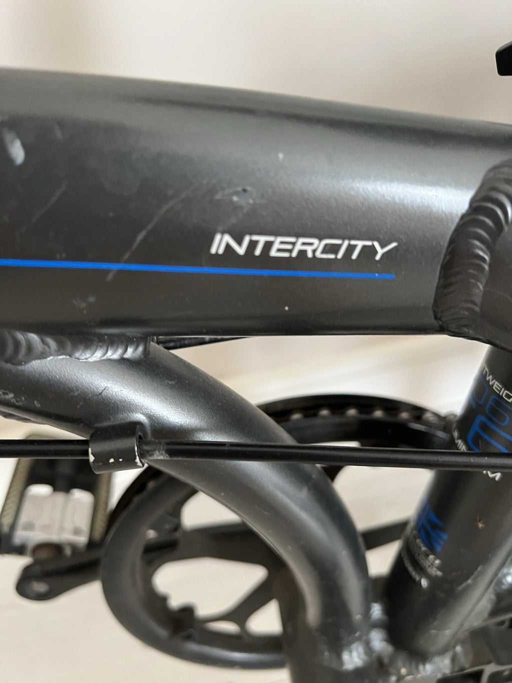Carrera Intercity 20in Aluminium Folding Bike 8-Speed Rack Mudguards V-Brake