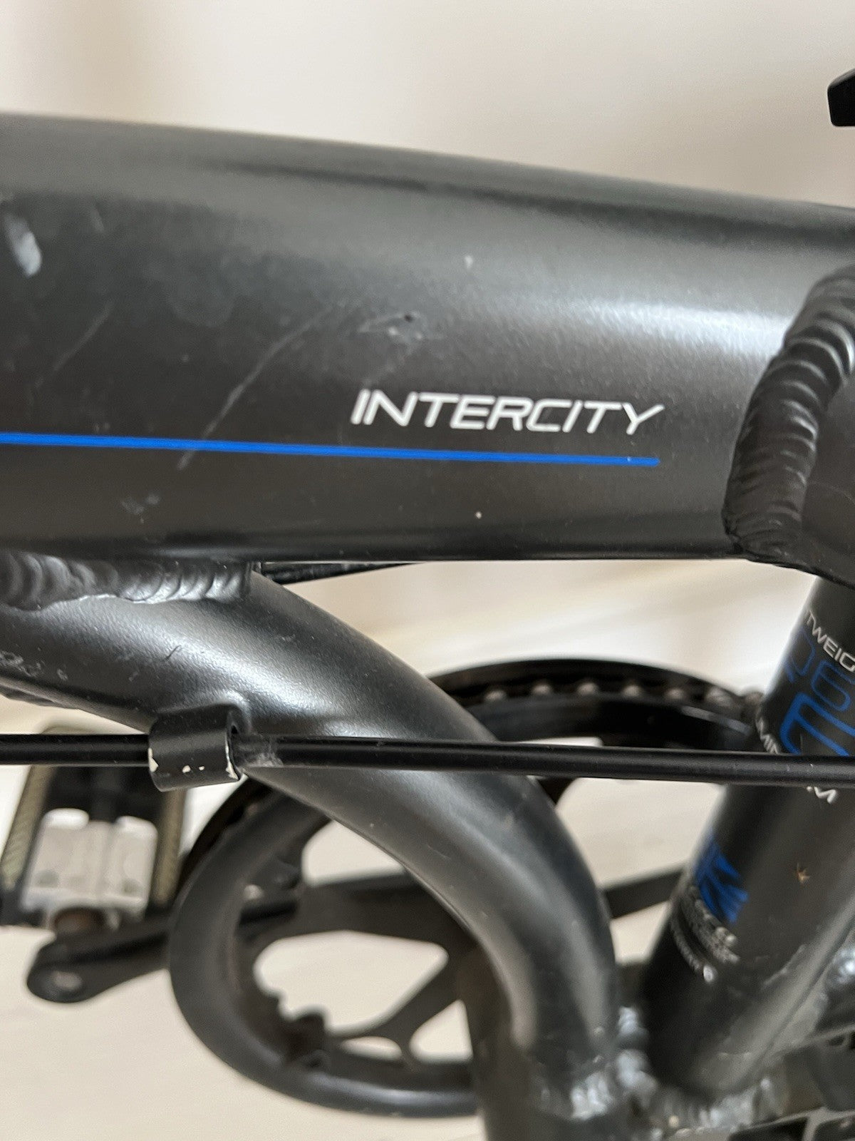 Carrera Intercity 20in Aluminium Folding Bike 8-Speed Rack Mudguards V-Brake